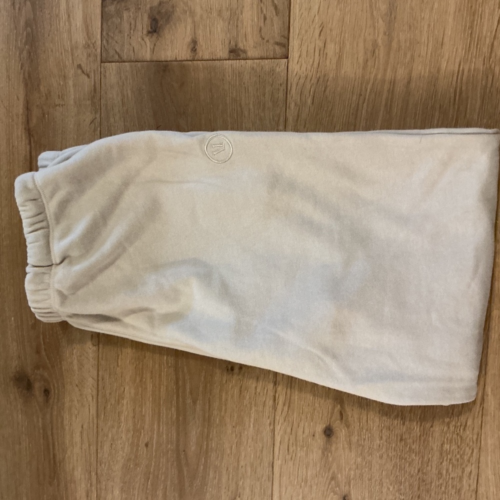 Vuori Sedona Jogger in Salt - Picture 3 of 8